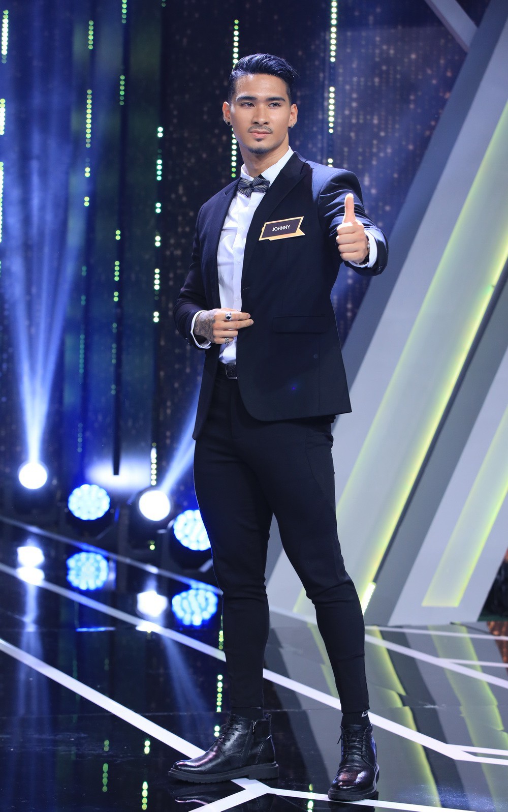 Người ấy là ai gây tranh cãi khi chàng trai bisexual dù có cảm xúc với nữ giới nhưng vẫn dính với màu Tím