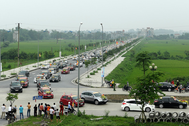 Hơn 400 xe hoa diễu hành rước Phật trước đại lễ Phật Đản Vesak