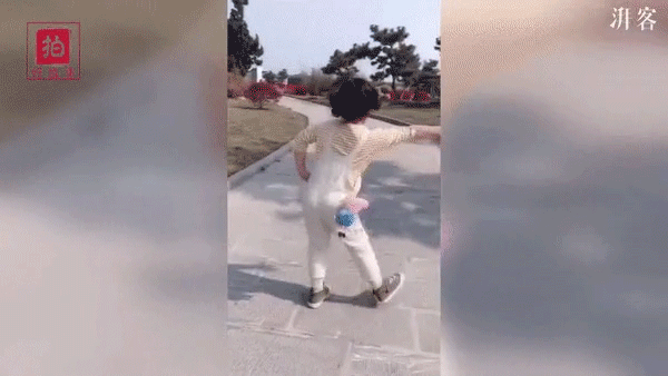 Hát nhép biểu cảm như thật và nhảy nhót điêu luyện, bé gái 7 tuổi đa tài khiến dân mạng cười không nhặt được mồm