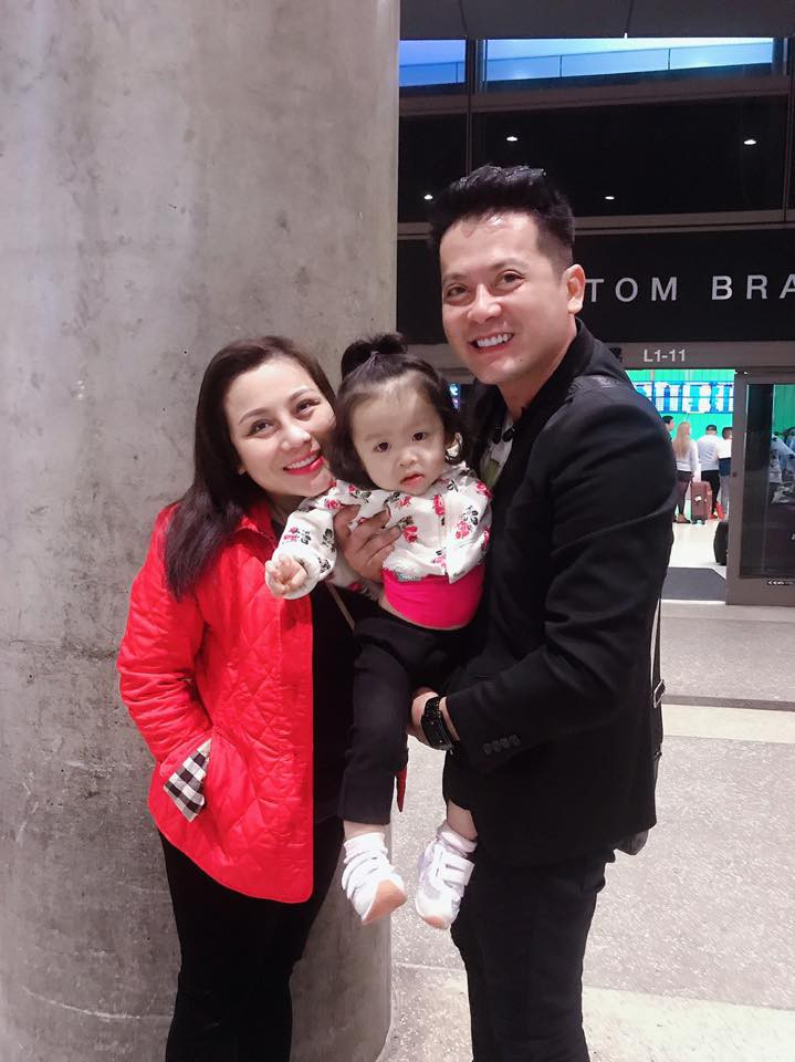 Vợ và người tình cũ lần lượt vào bênh vực khi Hoàng Anh Gạo nếp gạo tẻ bị cho là hết thời, phải bán hàng Online, làm trai bao để sống