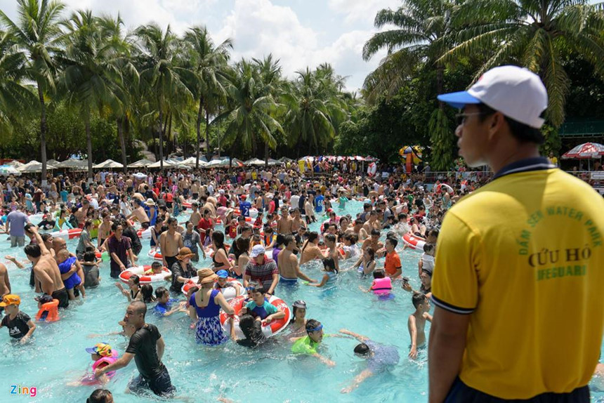 Cùng mở công viên nước, Đầm Sen lãi gấp 16 lần Hồ Tây