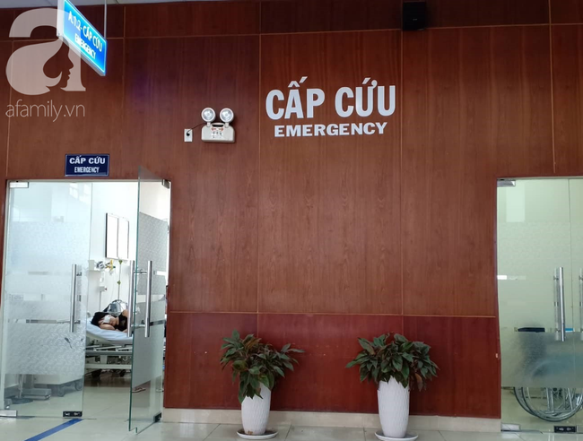 Chở con gái đi thăm ông ngoại bệnh nặng, người mẹ đâm đầu vào trụ đèn, phải bỏ một bên mắt