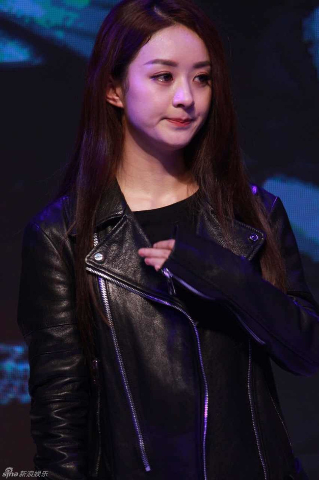 Tại sao Triệu Lệ Dĩnh không tậu nhà lầu xe hơi cho bố mẹ dù sở hữu tài sản hàng trăm tỷ?