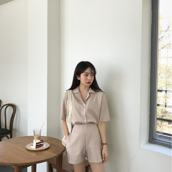 Với set đồ đồng bộ, bạn lười biếng hay kém khoản mix&match; đến mấy cũng có thể mặc đẹp Với set đồ đồng bộ, bạn lười biếng hay kém khoản mix&match; đến mấy cũng có thể mặc đẹp