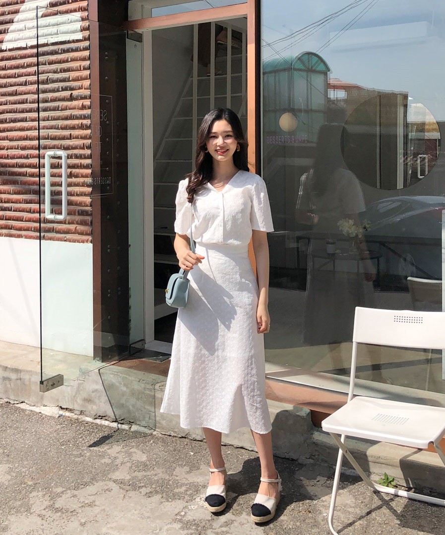 Với set đồ đồng bộ, bạn lười biếng hay kém khoản mix&match; đến mấy cũng có thể mặc đẹp Với set đồ đồng bộ, bạn lười biếng hay kém khoản mix&match; đến mấy cũng có thể mặc đẹp