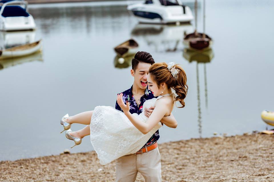 Thâm cung bí sử đáng hờn của gia đình anh chồng khủng bố vợ bằng cách tặng hết ô tô tiền tỷ lại đến lợn đất 400 triệu