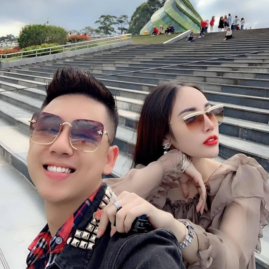 Thâm cung bí sử đáng hờn của gia đình anh chồng khủng bố vợ bằng cách tặng hết ô tô tiền tỷ lại đến lợn đất 400 triệu