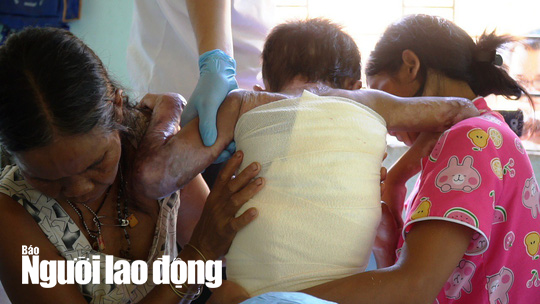 Bác sĩ năn nỉ xin cứu bé 9 tuổi, gia đình quyết từ chối