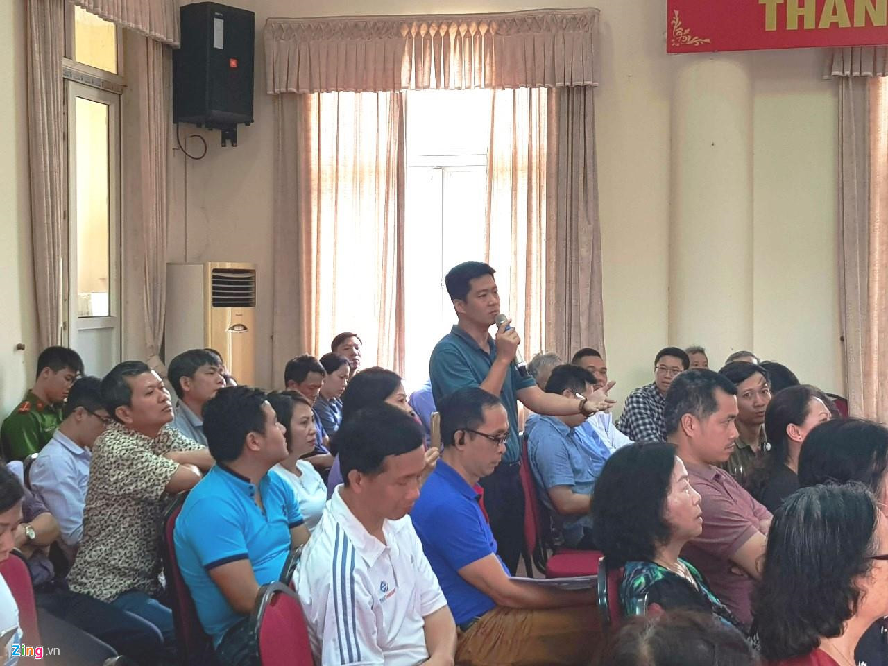 Chủ tịch Cầu Giấy mong dân hạ băng rôn phản đối bãi đỗ trong công viên