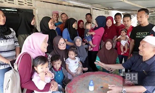 Cụ ông 72 tuổi cưới vợ 19 lần