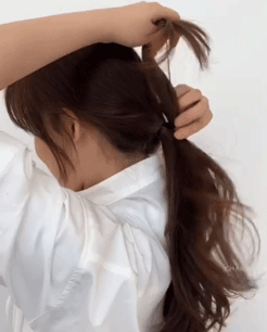 Làm đúng một thao tác này, kiểu tóc đuôi ngựa của bạn sẽ chỉ chanh sả trở lên chứ chẳng có chuyện quê kiểng