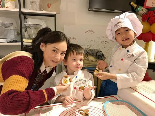 Trương Bá Chi: Bà mẹ nữ cường, 7 năm trời vẫn đau đáu nỗi đau không thể cho con mái ấm đủ đầy cha mẹ