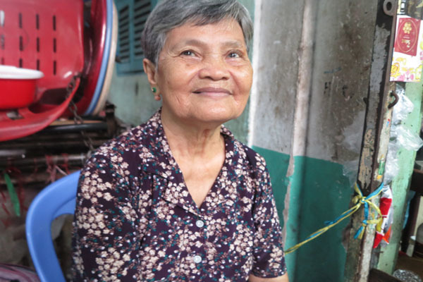 Xóm giang hồ Sài Gòn: Vợ bán dâm trên gác, chồng ngồi trước cửa canh chừng