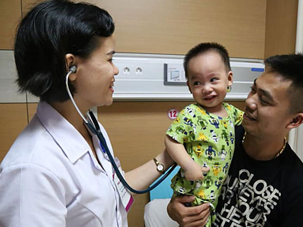 Bé trai nhiễm virus không có thuốc chữa