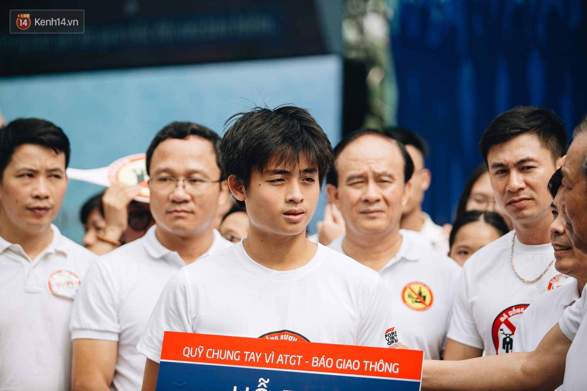 Chùm ảnh: 8.000 người mang logo Đã uống rượu bia - Không lái xe cùng tuần hành trên phố đi bộ Hồ Gươm