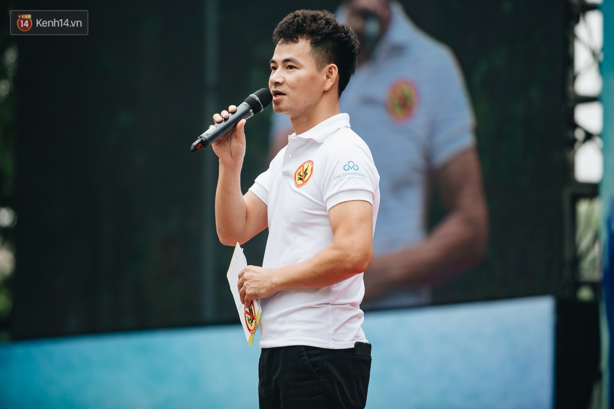 Chùm ảnh: 8.000 người mang logo Đã uống rượu bia - Không lái xe cùng tuần hành trên phố đi bộ Hồ Gươm