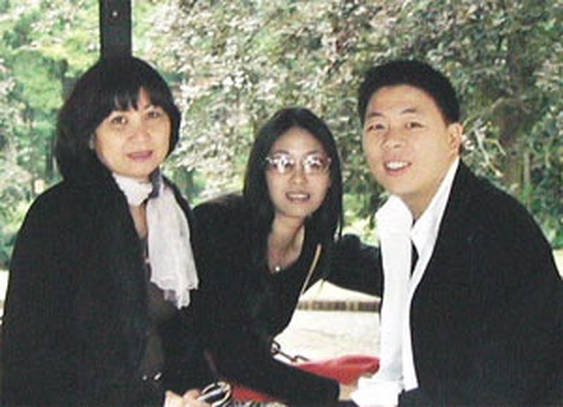 Đại gia bán điện thoại vào tù, đứt tình với hoa hậu nổi tiếng