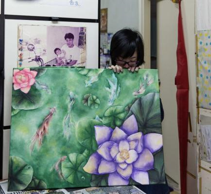 Giới trẻ Hong Kong nằm lì trong phòng, sống cách ly với thế giới