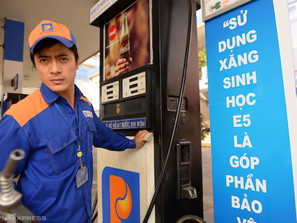 Đại lý bỏ xăng E5 để bán xăng khoáng