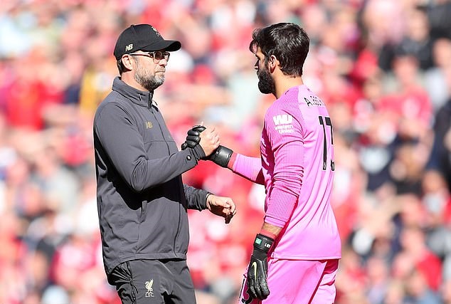 Vượt mặt Ederson, Alisson giành giải Găng Tay Vàng tại Ngoại hạng Anh mùa này