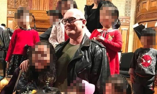 Quá khứ ấu dâm của nhạc công Anh trước khi đến Việt Nam biểu diễn