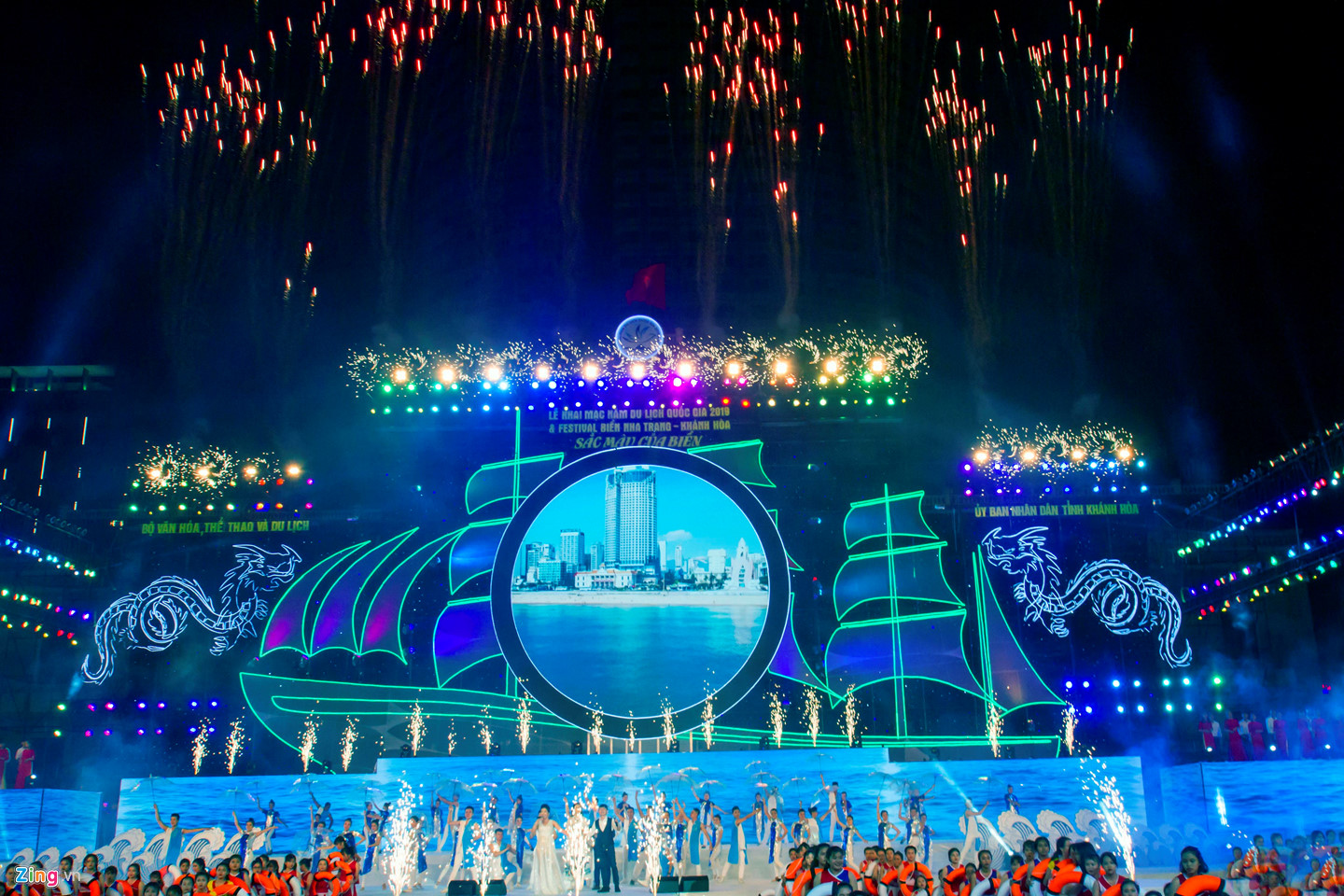 Màn pháo hoa đầy sắc màu ở Festival biển Nha Trang