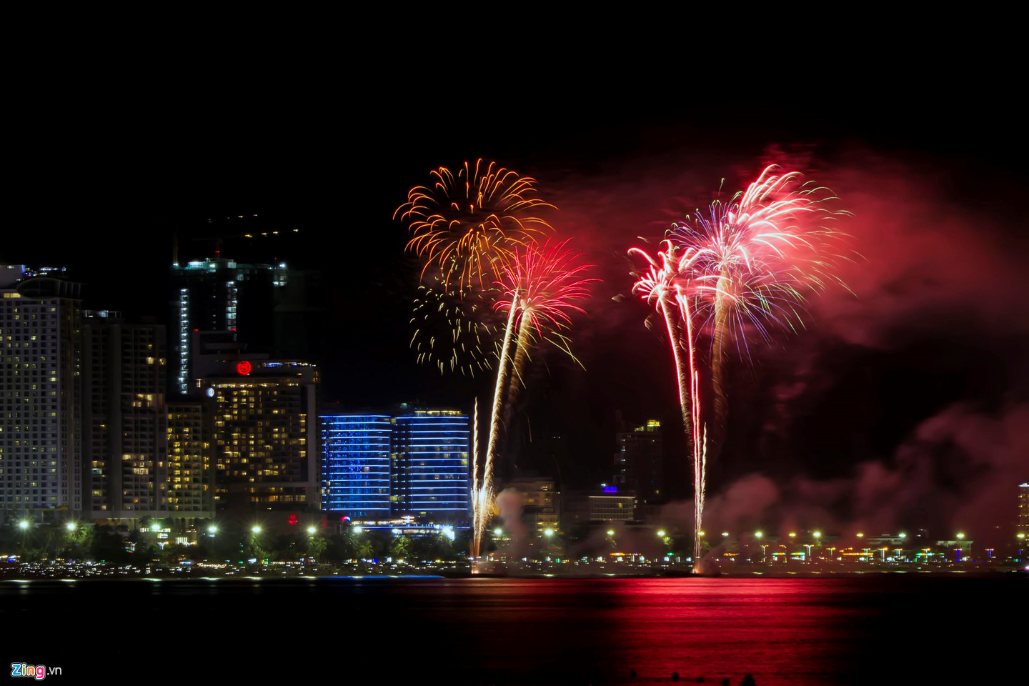 Màn pháo hoa đầy sắc màu ở Festival biển Nha Trang