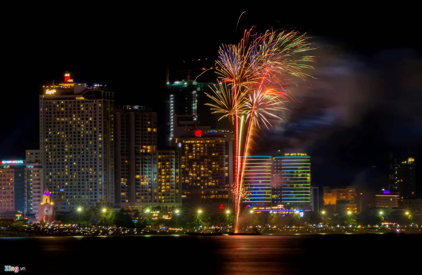 Màn pháo hoa đầy sắc màu ở Festival biển Nha Trang