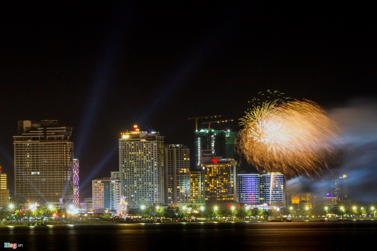 Màn pháo hoa đầy sắc màu ở Festival biển Nha Trang