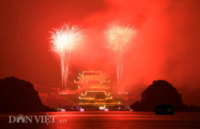 Video ảnh Vesak 2019: Huyền ảo màn pháo hoa tại chùa Tam Chúc