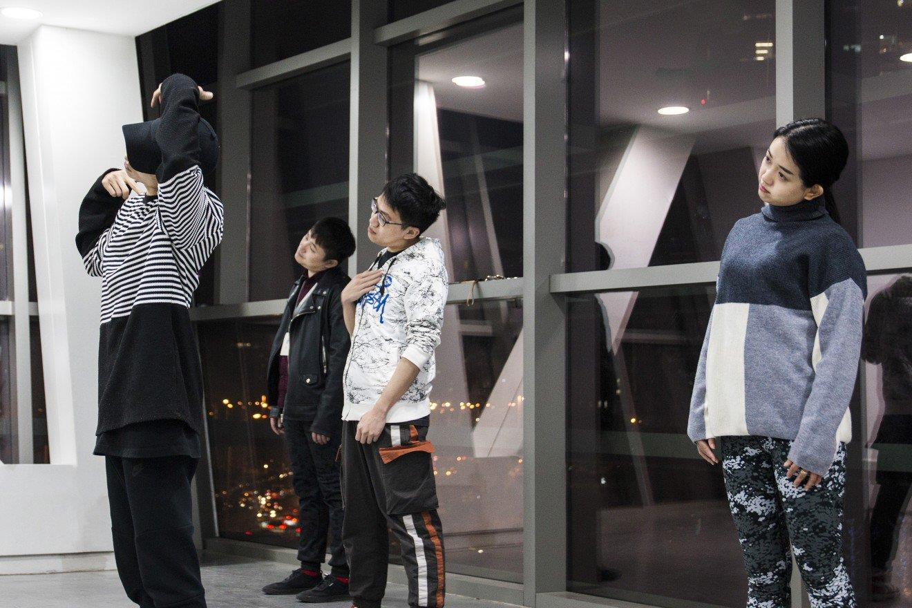 Giới trẻ Trung Quốc khổ thế nào cũng được, miễn trở thành ca sĩ Kpop