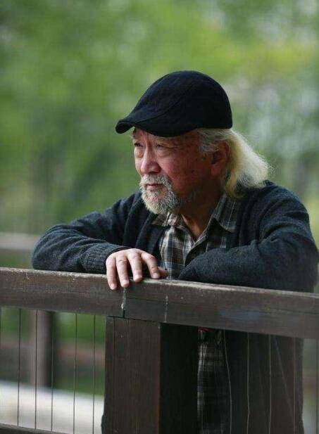 Không thể nhận ra Tể Tướng Lưu Gù một thời giờ nhìn phong độ chất chơi thế này!