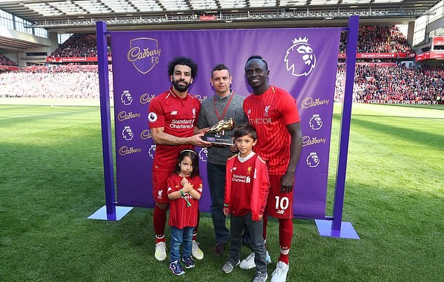 Aubameyang chia sẻ danh hiệu Vua phá lưới với bộ đôi tiền đạo của Liverpool