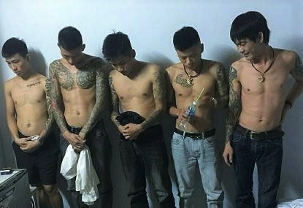 Hà Tĩnh: 5 thanh niên thuê khách sạn mở tiệc ma túy đá