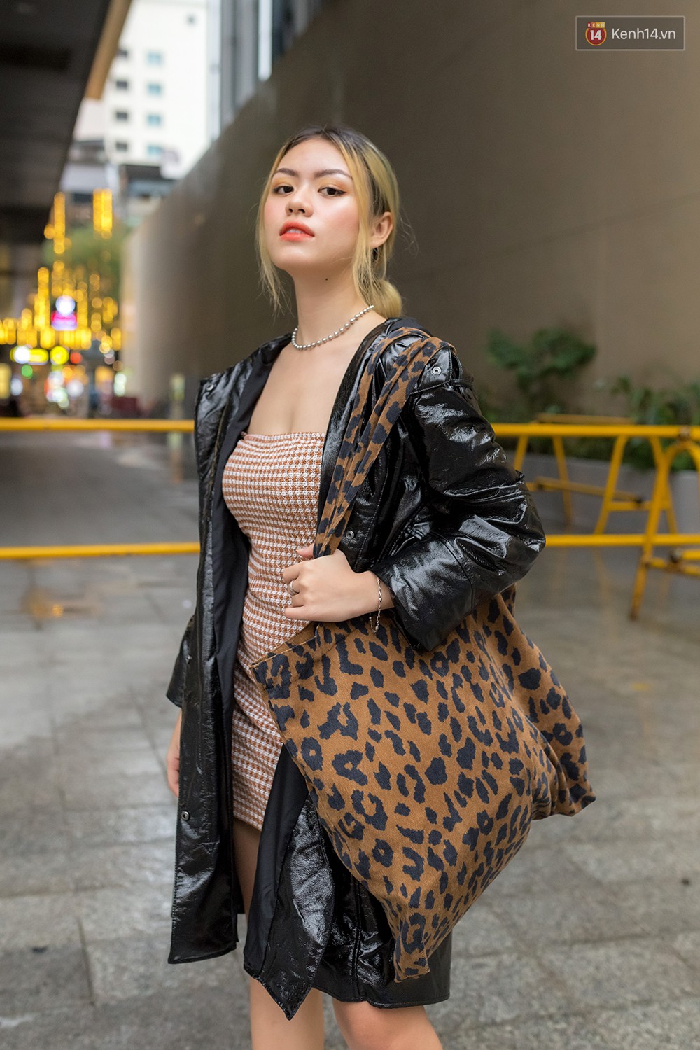 Street style 2 miền: miền Nam lên đồ dạo phố như đi quẩy, miền Bắc diện toàn crop top trẻ trung