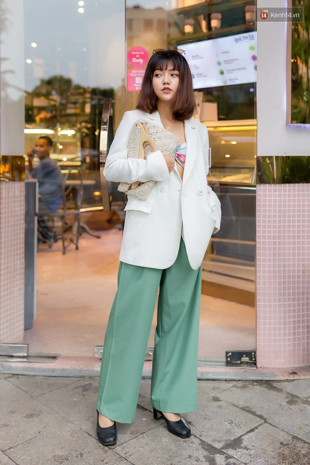 Street style 2 miền: miền Nam lên đồ dạo phố như đi quẩy, miền Bắc diện toàn crop top trẻ trung