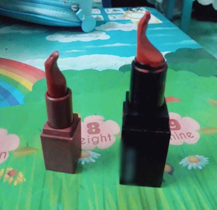 Phái đẹp và những kiểu đánh son không giống ai: Cùng một hãng đi ra nhưng muôn vàn số phận