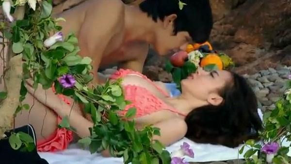 Angela Phương Trinh và những sao nữ đóng cảnh nóng khi chưa 18 tuổi