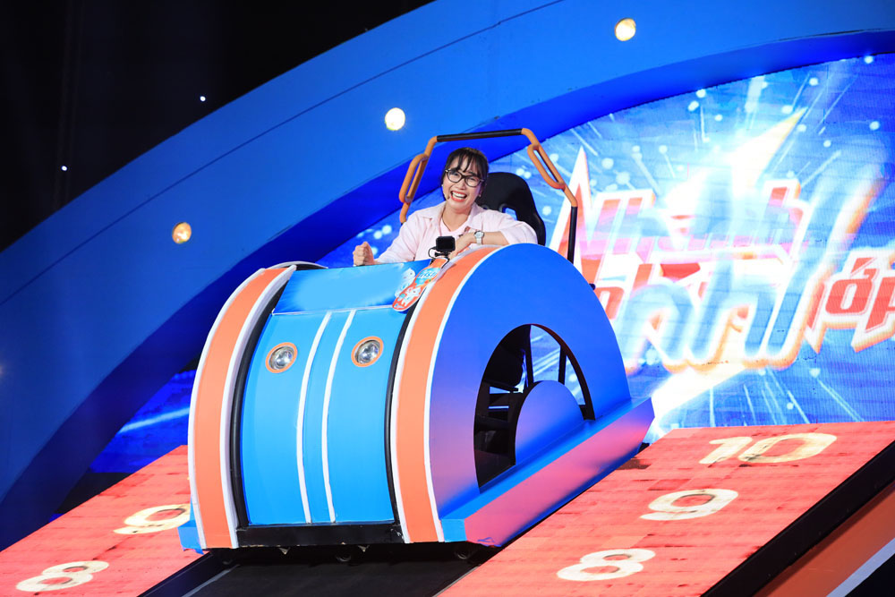 Nhanh như chớp nhí: Ốc Thanh Vân gây choáng khi cùng 2 bé song sinh lập kỷ lục rinh 100 triệu Nhanh như chớp nhí: Ốc Thanh Vân gây choáng khi cùng 2 bé song sinh lập kỷ lục rinh 100 triệu