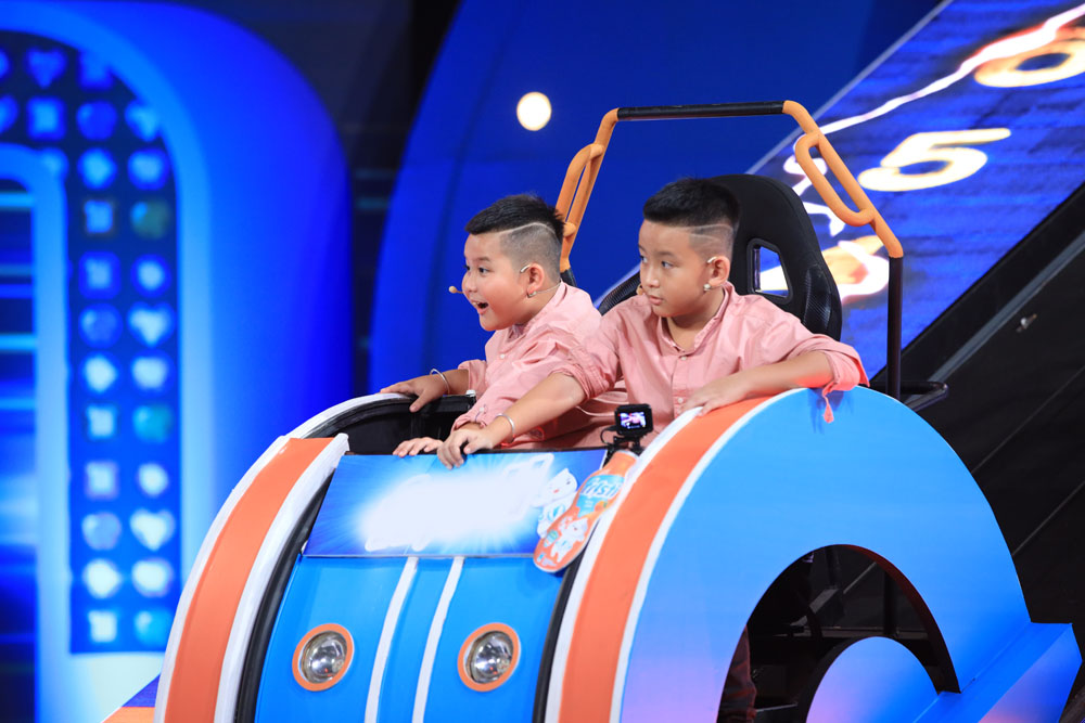 Nhanh như chớp nhí: Ốc Thanh Vân gây choáng khi cùng 2 bé song sinh lập kỷ lục rinh 100 triệu Nhanh như chớp nhí: Ốc Thanh Vân gây choáng khi cùng 2 bé song sinh lập kỷ lục rinh 100 triệu