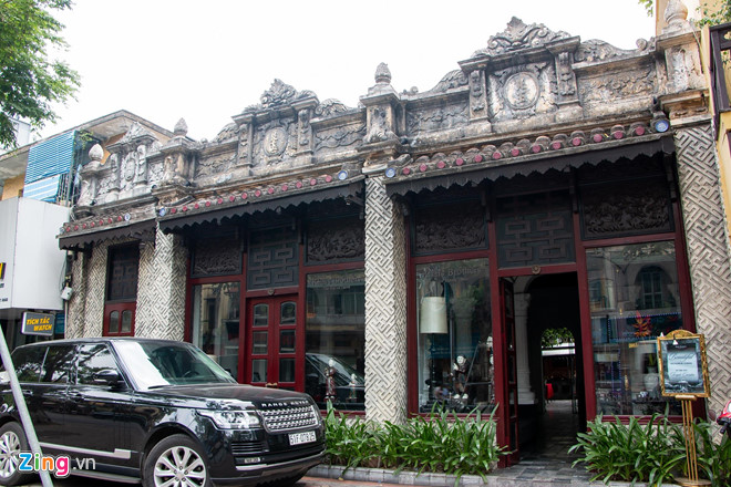 Cửa hàng Khaisilk tháo biển hiệu, lặng lẽ tu sửa bên trong