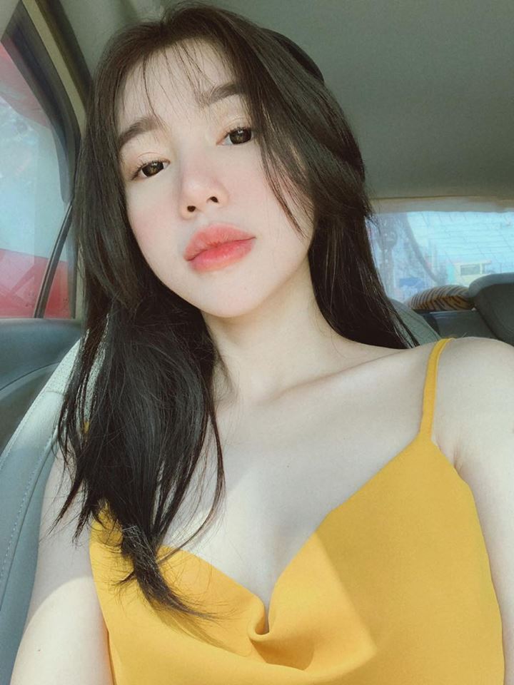 Bị chê photoshop quá đà, Elly Trần tung clip nóng bỏng từng centimet