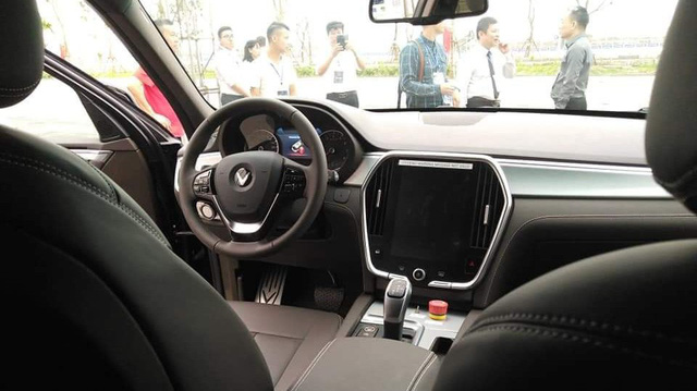 Bùng nổ tranh luận nhiều chi tiết khác biệt trên VinFast Lux tại nhà máy so với xe trưng bày Bùng nổ tranh luận nhiều chi tiết khác biệt trên VinFast Lux tại nhà máy so với xe trưng bày