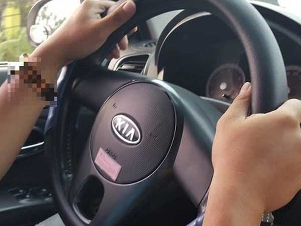 Tôi ngã quỵ phát hiện dấu chồng và bạn thân ngoại tình trên ô tô