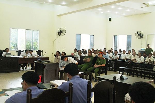 Vợ cựu Giám đốc Sở Tài nguyên làm gì để cứu chồng thoát tội?