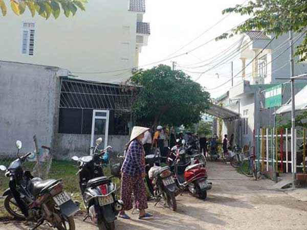 NÓNG: 2 vợ chồng chết trong ngôi nhà khóa kín, người đầy vết thương