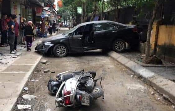 Hé lộ nguyên nhân nữ tài xế lùi xe Camry tông chết người đi xe máy