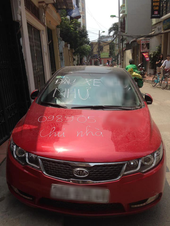 Chuyện xế hộp đỗ chắn cửa nhà bị gia chủ dùng bút xóa trừng phạt gây tranh cãi trên MXH