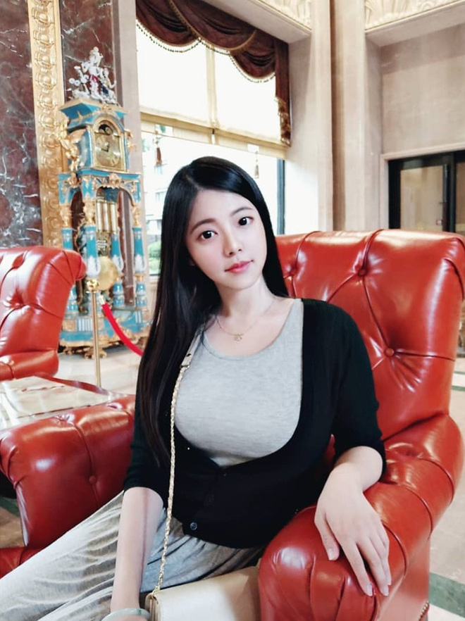 Gái xinh ngủ gật trên tàu khiến dân mạng rần rần truy lùng nhưng gia thế khủng mới là điều gây chú ý nhất