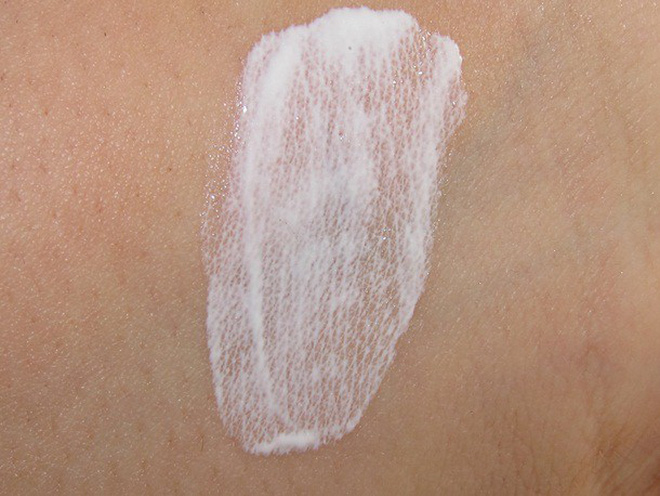 Như nhiều tín đồ làm đẹp, Quỳnh Anh Shyn cũng đang dùng loại kem chống nắng và kem dưỡng siêu quen thuộc